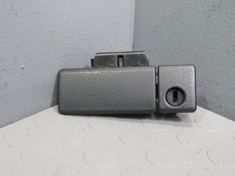 06-13 Suzuki Grand Vitara Glovebox Glove Box Compartment Handle Latch 