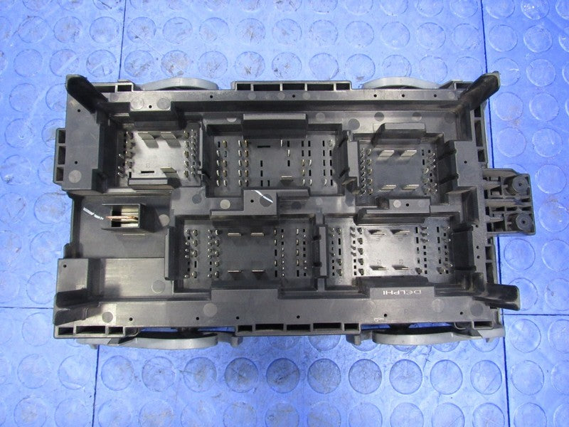 07-09 Tahoe Suburban Escalade Yukon Engine Bay Fuse Relay Box 15092625