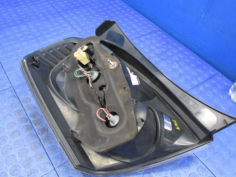 09-10 Pontiac Vibe Passenger RH Right Outer Taillight Tail Light Lamp 