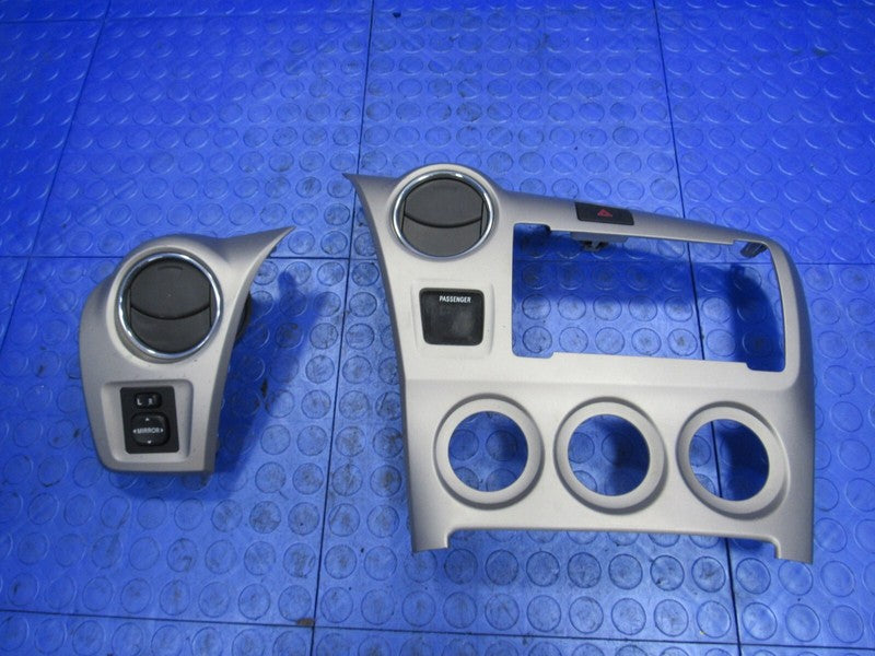 09-12 Matrix / 09-10 Vibe Dash Radio Climate Heater Control Bezel Vent
