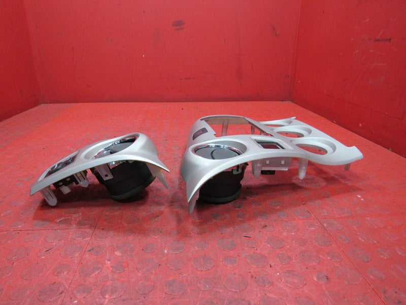 09-12 Matrix / 09-10 Vibe Dash Radio Climate Heater Control Bezel Vent