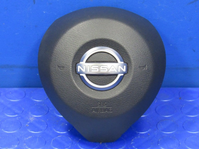 I8-23 Nissan Kicks Driver Steering Wheel Mounted Airbag Air Bag Black 