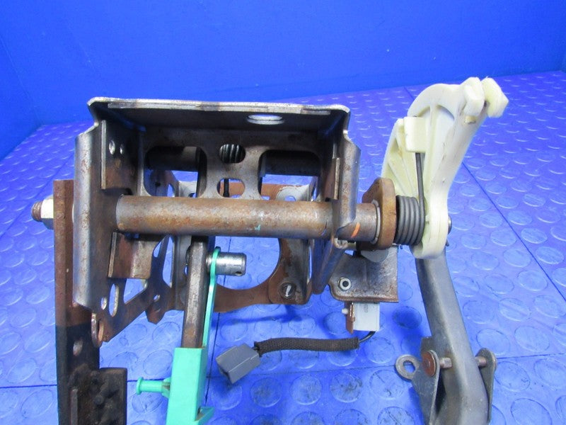 99-04 Ford Mustang MT Manual Brake Clutch Accelerator Pedal Assembly I