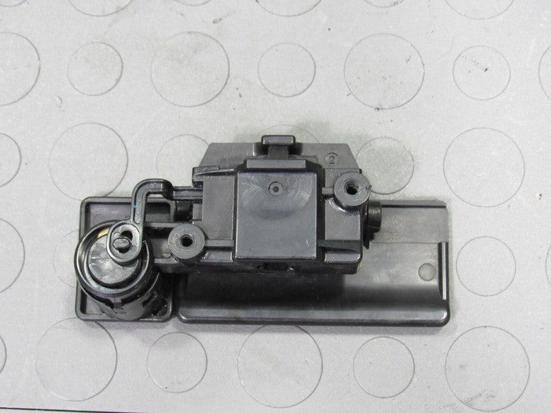 06-13 Suzuki Grand Vitara Glovebox Glove Box Compartment Handle Latch 