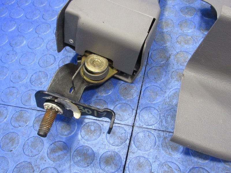 00-05 Ford Excursion Second 2nd Row Center Gray Bench Seat Belt Retrac