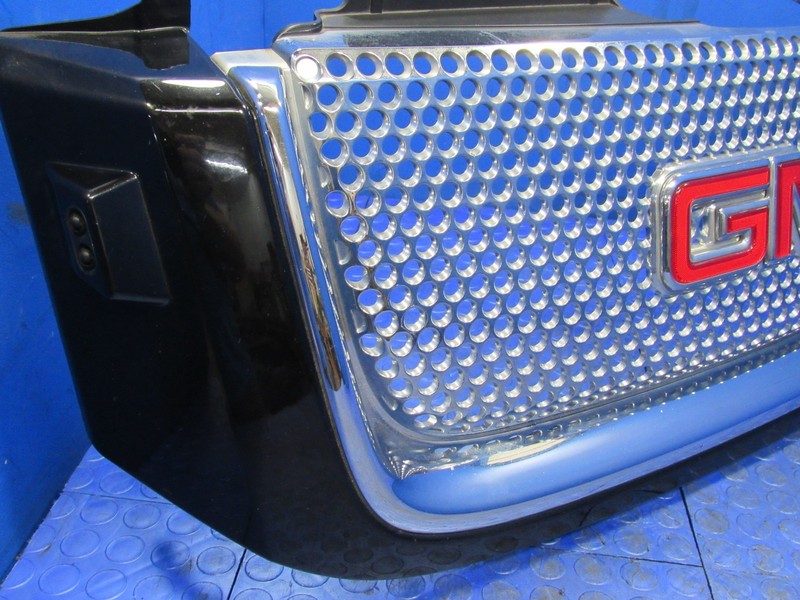 05-09 Envoy Denali / 05-06 Envoy XL Denali Factory Mesh Grille Black/C
