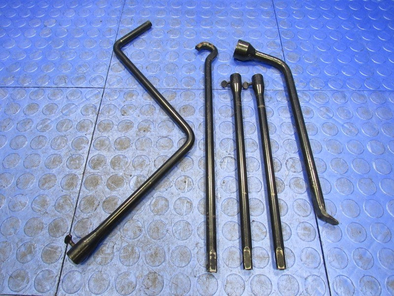 00-06 Toyota Tundra Emergency Bottle Jack & Tool Kit OEM 09111-0C010 1