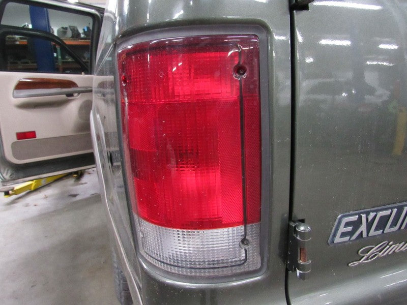 00-05 Ford Excursion Left LH Driver Side Taillight Tail Light Lamp