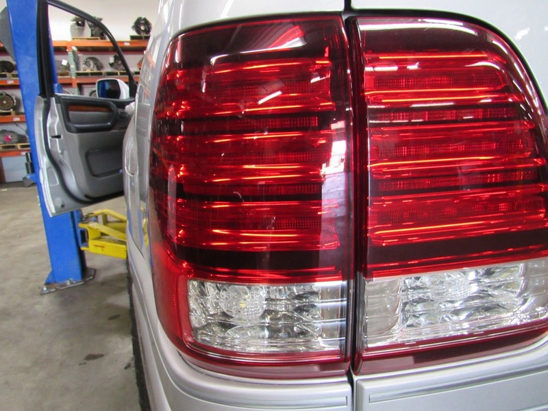 06-07 Lexus LX470 Left LH Driver Side Outer Taillight Tail Light Lamp