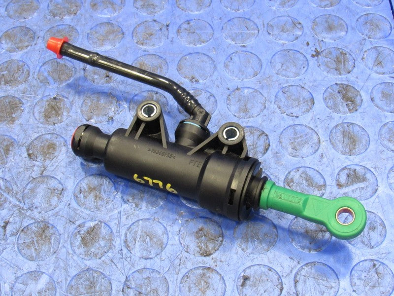 01-05 Porsche 911 996 Turbo Manual Transmission MT Clutch Master Cylin