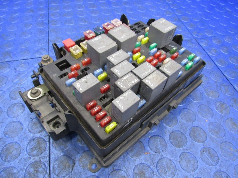 03-07 Hummer H2 Silverado Sierra Tahoe Engine Fuse Panel Relay Box 152