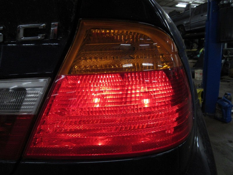 01-03 325 330 M3 Convertible Right RH Passenger Outer Taillight Tail L