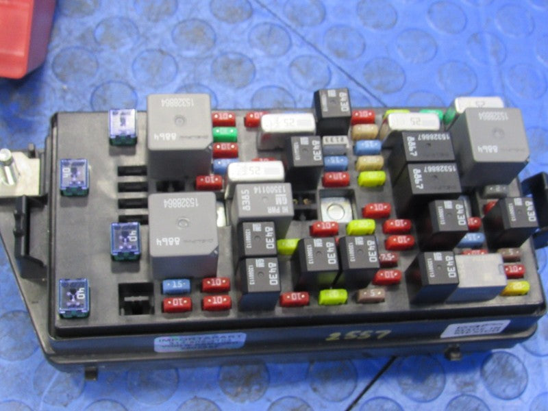 08-11 Cadillac DTS Buick Lucerne Cabin Under Seat  13697145 Fuse Relay