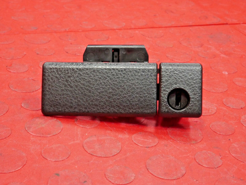 06-13 Suzuki Grand Vitara Glovebox Glove Box Compartment Handle Latch 