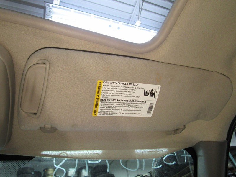 04-05 Tahoe Yukon Avalanche Right RH Passenger Side Sunvisor Sun Visor