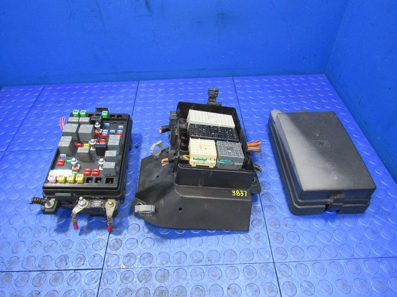 08-09 GMC Envoy Chevy Trailblazer Engine Fuse Box Junction Block 25825