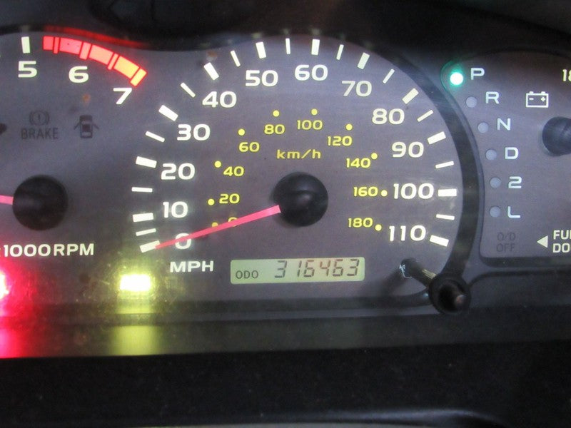 01-04 Toyota Sequoia Instrument Cluster Speedometer Odometer 316463