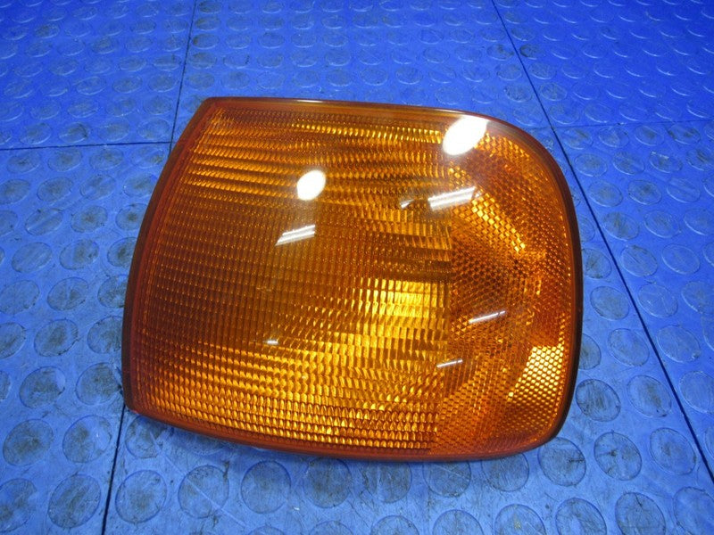 99-03 Volkswagen Eurovan Left Driver Front Turn Signal Housing Lamp 57