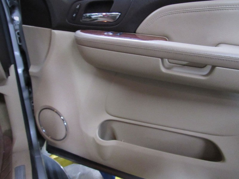 07-08 Silverado Tahoe Yukon Right RH Passenger Front Door Trim Panel C