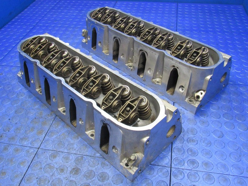 05-07 Silverado Sierra 1500 L33 243 Cathedral Port Cylinder Heads Pair