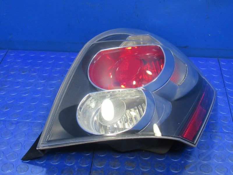 09-10 Pontiac Vibe Passenger RH Right Outer Taillight Tail Light Lamp 