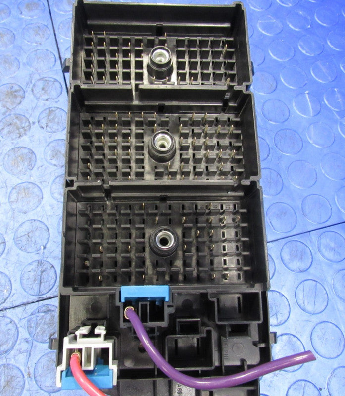 08-11 Cadillac DTS Buick Lucerne Cabin Under-Seat Fuse Relay Box 13599