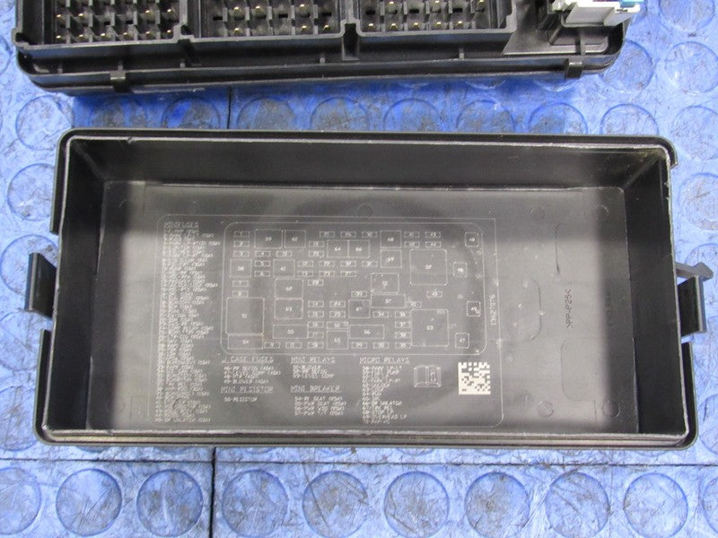 08-11 Cadillac DTS Buick Lucerne Cabin Under-Seat Fuse Relay Box 13697