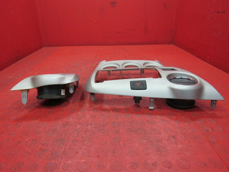 09-12 Matrix / 09-10 Vibe Dash Radio Climate Heater Control Bezel Vent