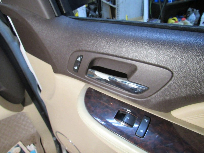 07-09 Yukon Tahoe Right RH Passenger Side Front Door Trim Panel Light 