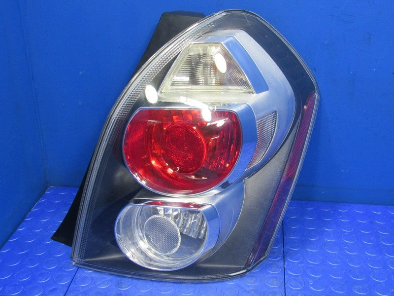 09-10 Pontiac Vibe Passenger RH Right Outer Taillight Tail Light Lamp 