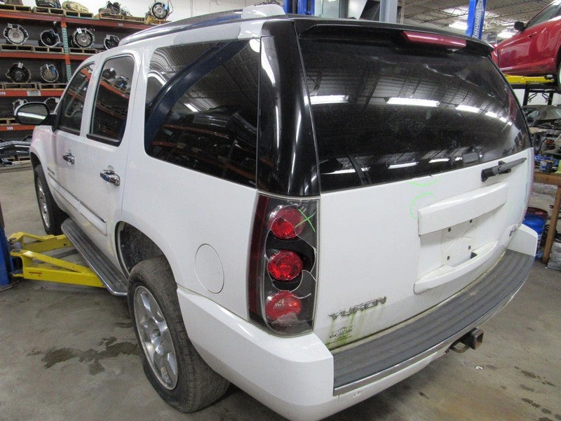 07-09 Yukon Tahoe Right RH Passenger Side Front Door Trim Panel Light 