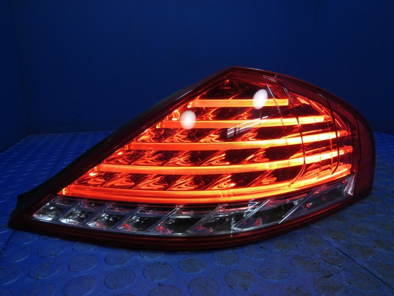 08-10 BMW 650i E63 RH Passenger LED Outer Quarter Taillight Tail Light