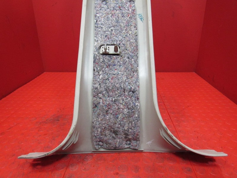 05-06 Escalade Platinum Right Passenger B Pillar Panel Cloth Covered M