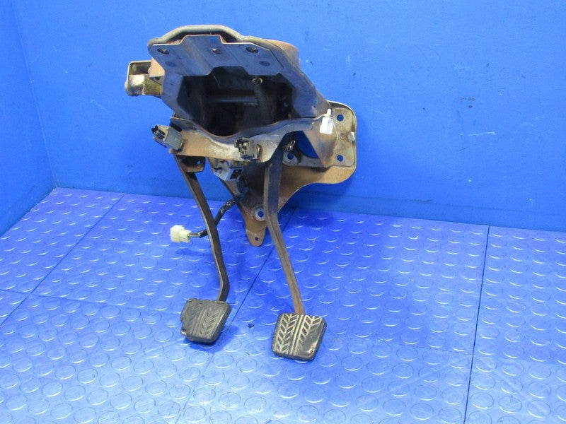 86-93 Mazda B-Series B2000 B2200 B2600i B2600 Clutch Brake Pedal Set O