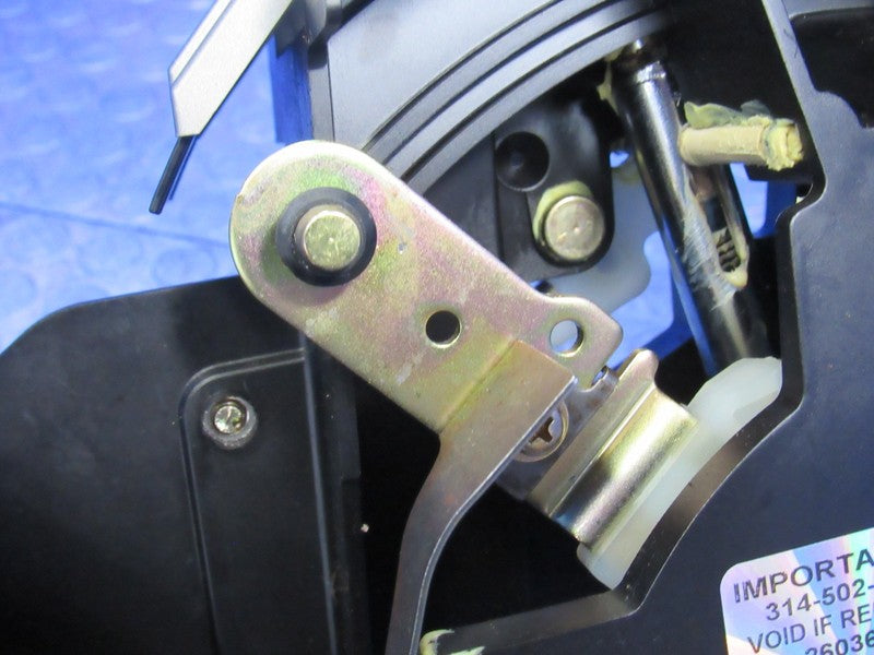04-11 Mitsubishi Endeavor Floor Shifter Gear Shift Lever Selector Asse