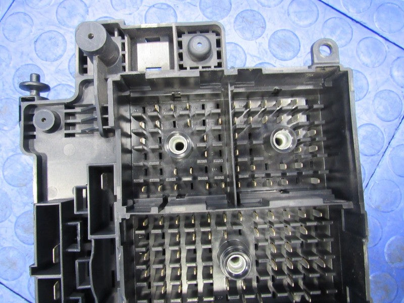 03-05 Silverado Sierra Tahoe Engine Fuse Panel Relay Box Block 1520192
