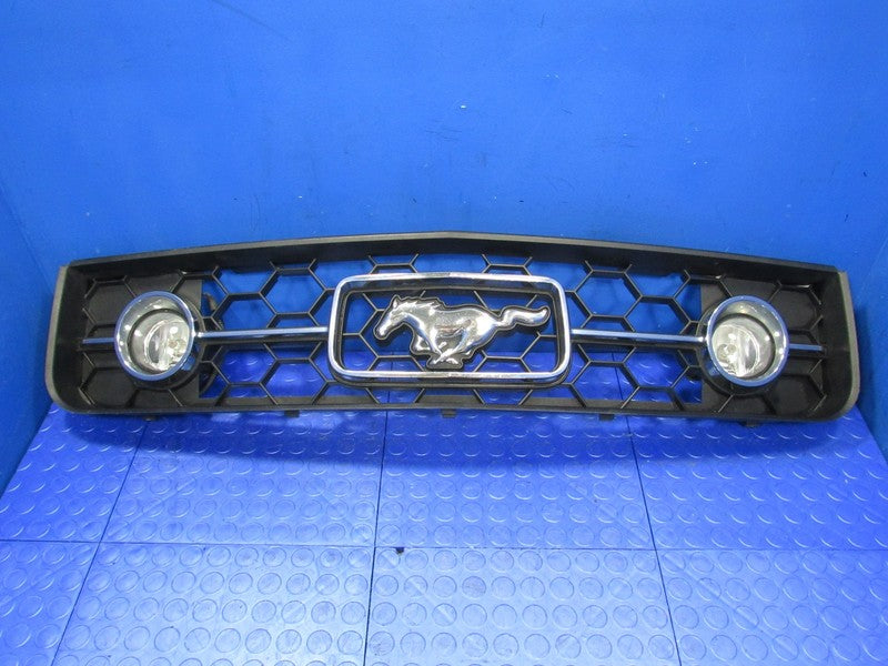 05-09 Ford Mustang V6 Pony Package Front Upper Grille Assy W/ Fog Ligh