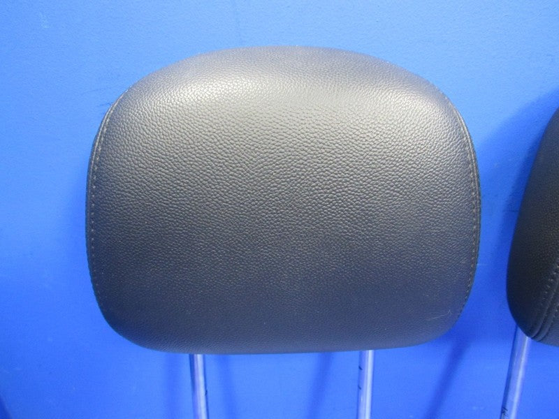 11-20 Caravan Town & Country Leather Front Right Left Seat Headrest He