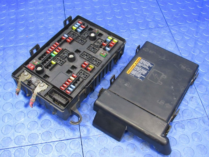 10-11 Chevrolet Express GMC Savana Engine Bay Fuse Relay Box Block 209