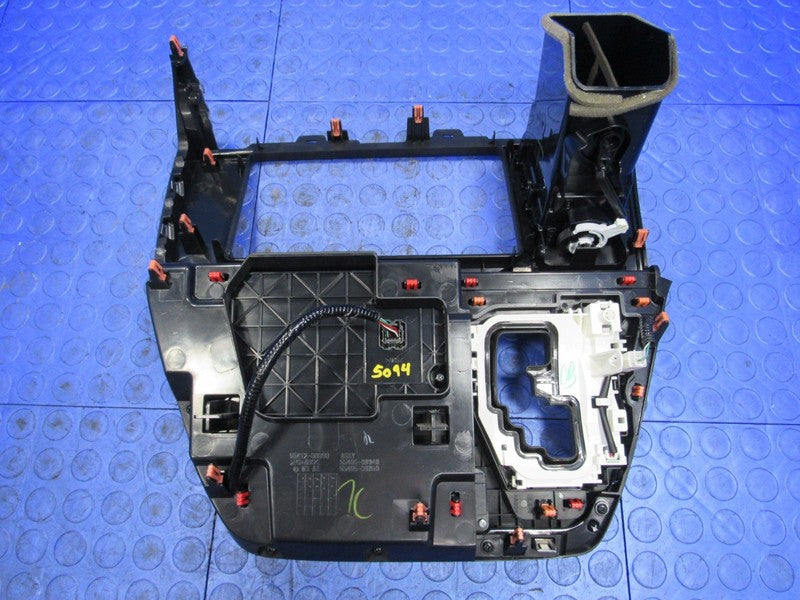 15-20 Toyota Sienna Shifter 7" Radio Dual Climate Control Bezel Vent T