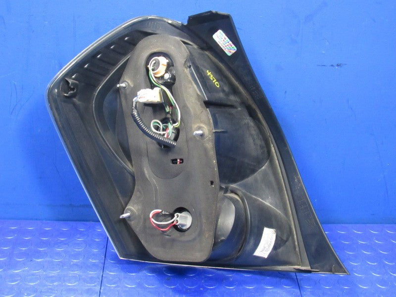 09-10 Pontiac Vibe Passenger RH Right Outer Taillight Tail Light Lamp 
