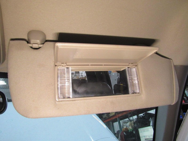 04-05 Tahoe Yukon Avalanche Right RH Passenger Side Sunvisor Sun Visor