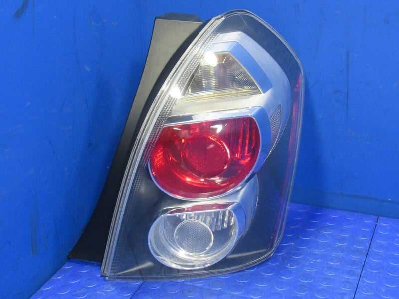 09-10 Pontiac Vibe Passenger RH Right Outer Taillight Tail Light Lamp 