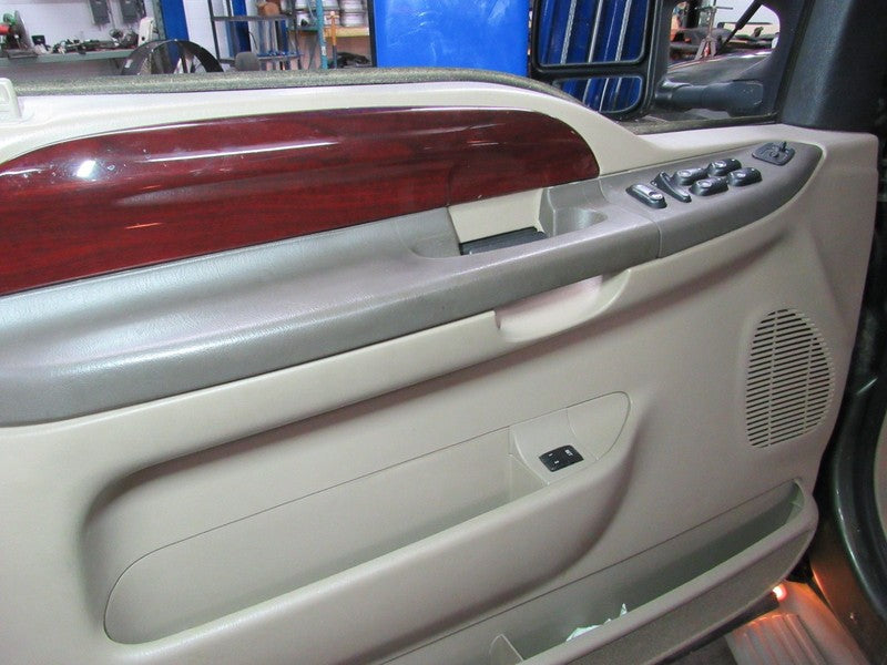03 Excursion Left LH Driver Side Front Door Trim Panel W/O Switch Eddi