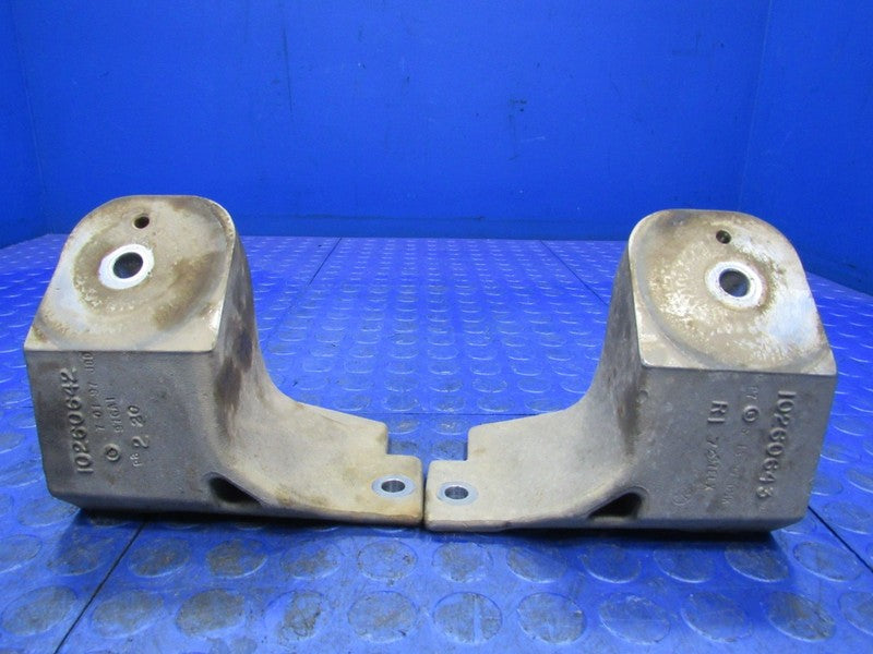 97-04 Chevrolet Corvette 5.7L Right Left Engine Motor Mount Bracket Pa