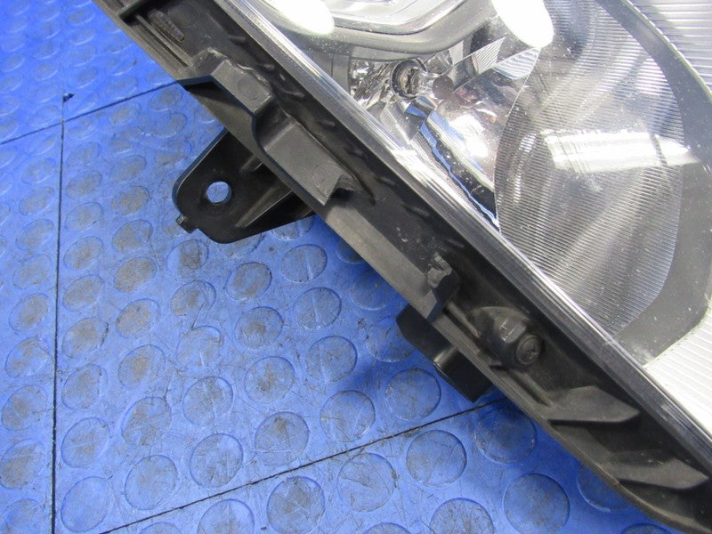 18-21 Hyundai Kona Right Passenger RH Halogen Headlight Assembly 92102