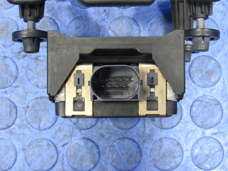 16-19 VW Passat ACC Adaptive Cruise Control Distance Radar Sensor Brac