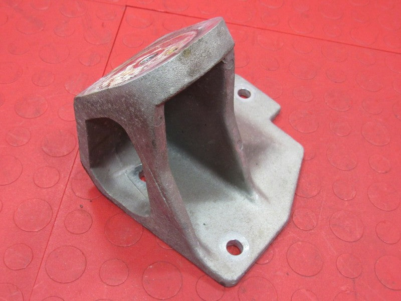 97-04 Chevrolet Corvette 5.7L Right RH Engine Motor Mount Bracket 1026