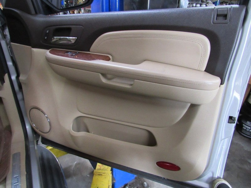 07-08 Silverado Tahoe Yukon Right RH Passenger Front Door Trim Panel C