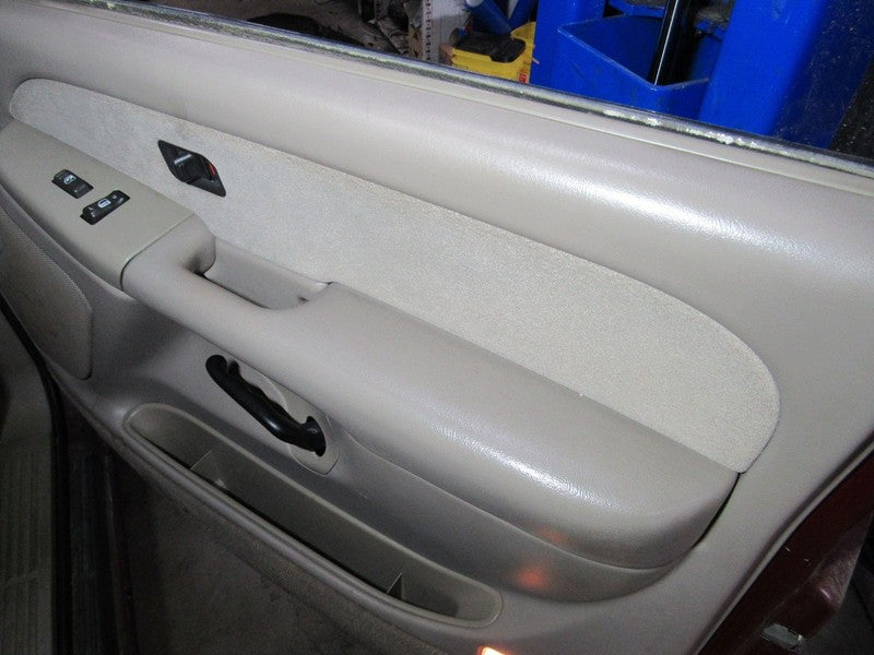 01-06 Silverado Sierra Crew Cab Right RH Passenger Front Door Trim Pan